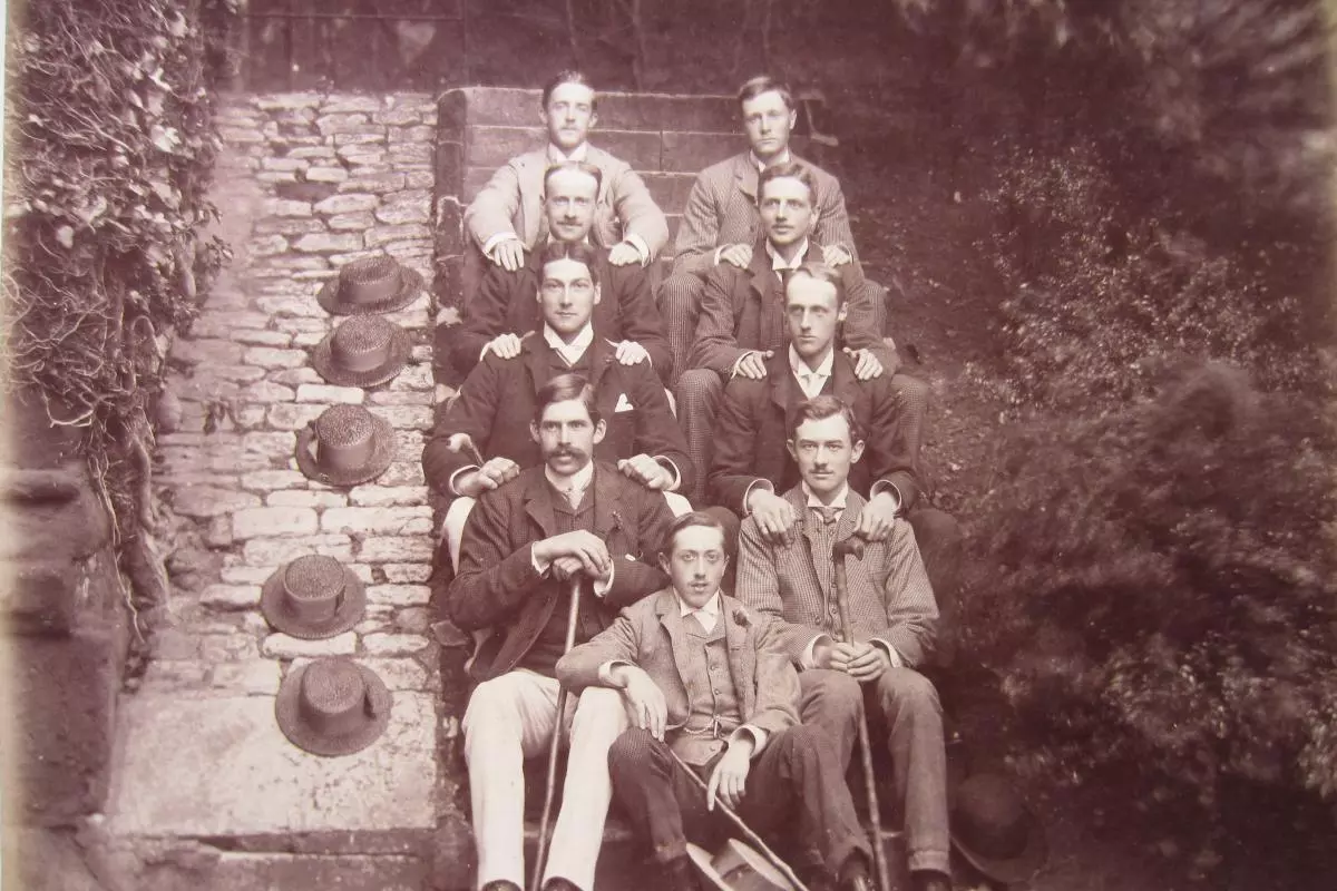 1886